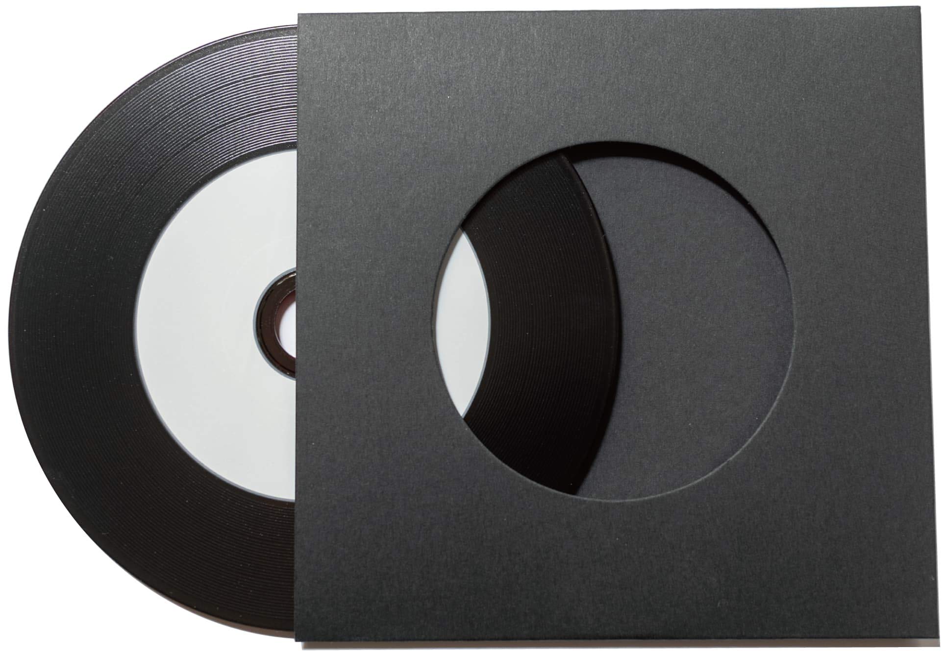 黒いレコード型CD-Rを黒い厚紙ジャケットに収めた製品